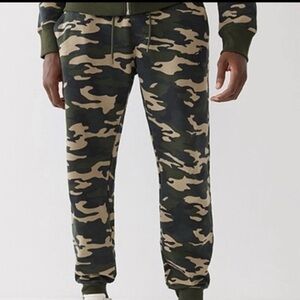 True Religion Camo Jogger Sweatpants Men’s Size SMALL NWOT